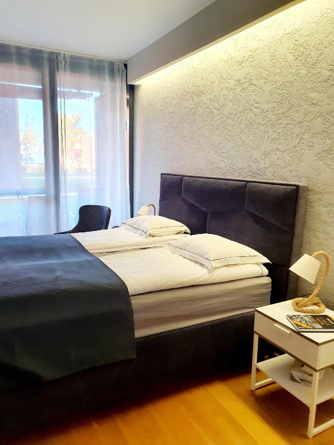 Bl Lakeside Apartment *