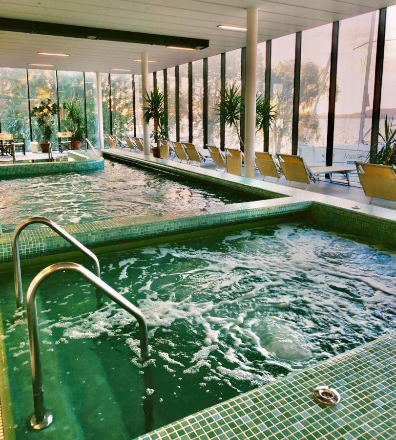 Bl Lakeside