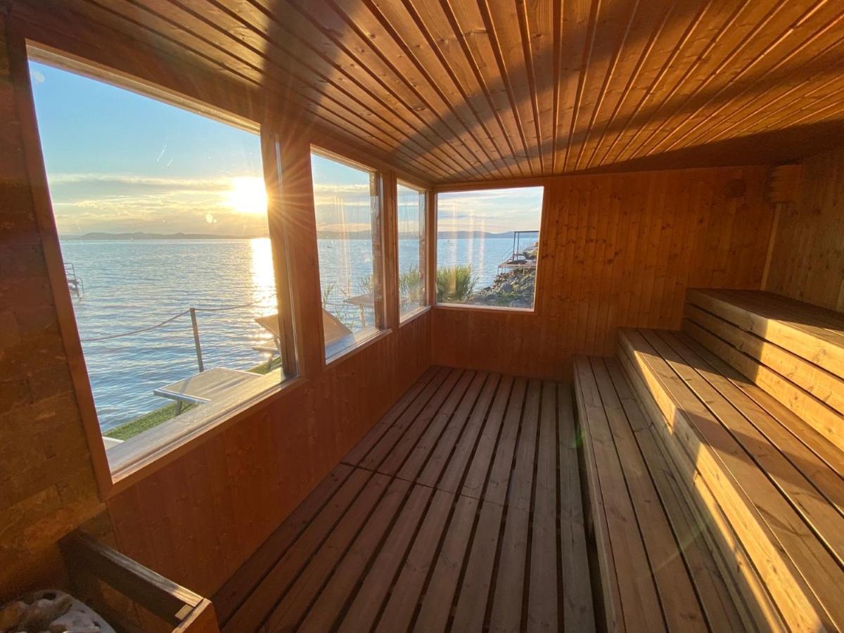 Bl Lakeside Apartment *