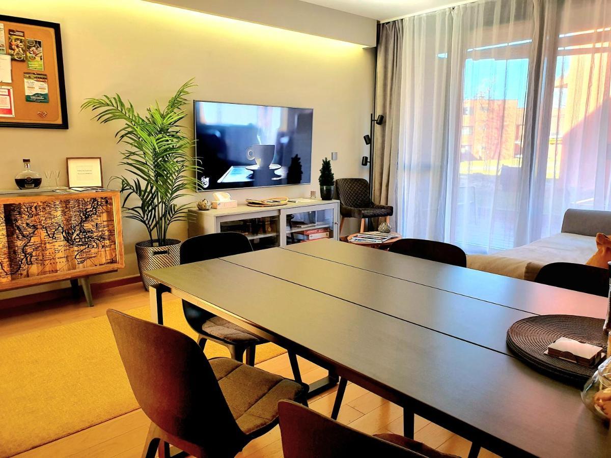 Bl Lakeside Apartment