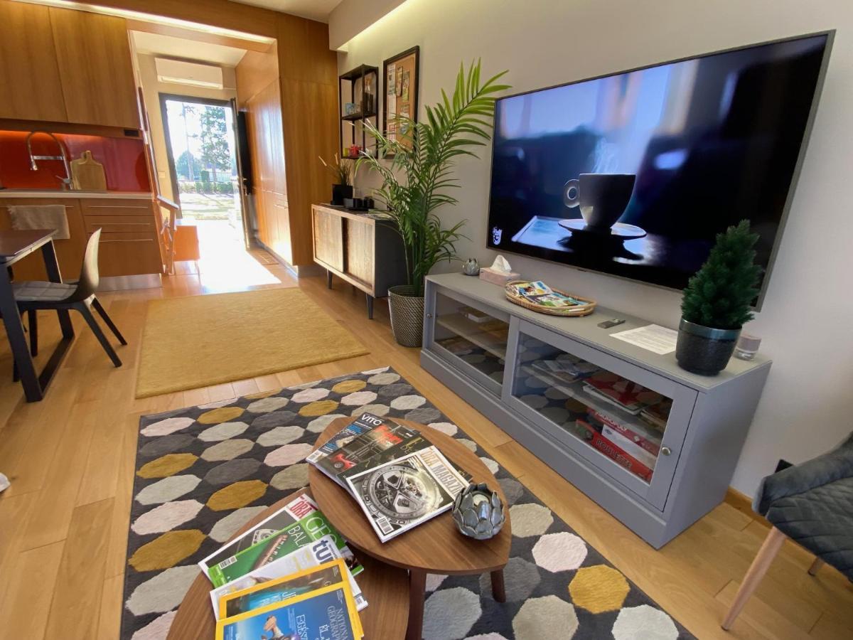Bl Lakeside Apartment