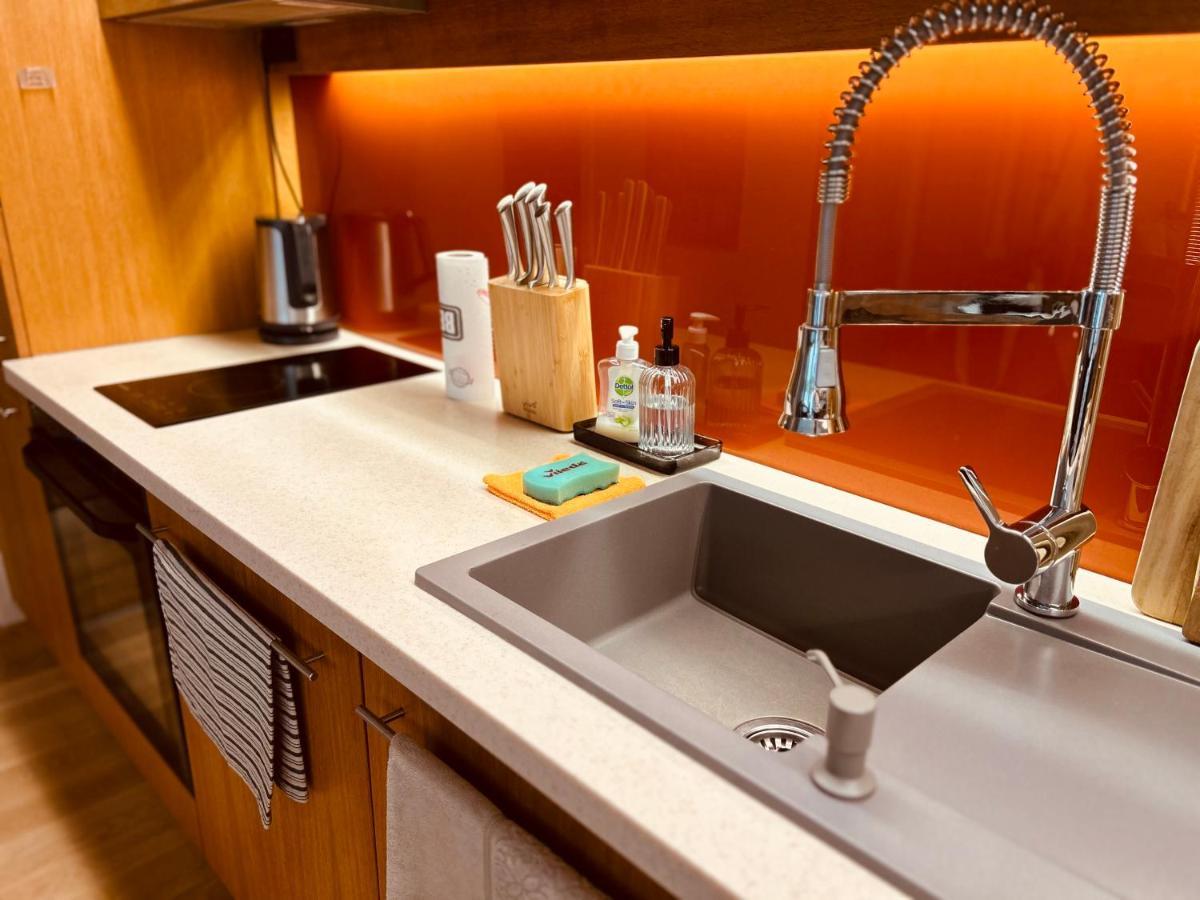 Bl Lakeside Apartment